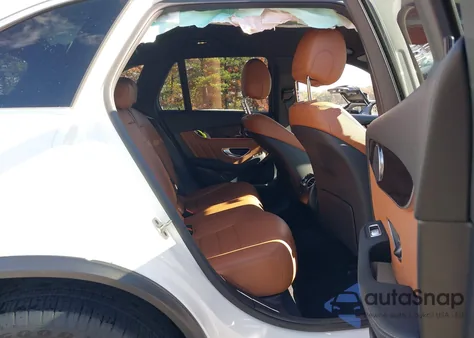 2022 Mercedes-Benz Glc 300 4Matic Suv z USA, uszkodzony, nr VIN W1N0G8EB1NG081067